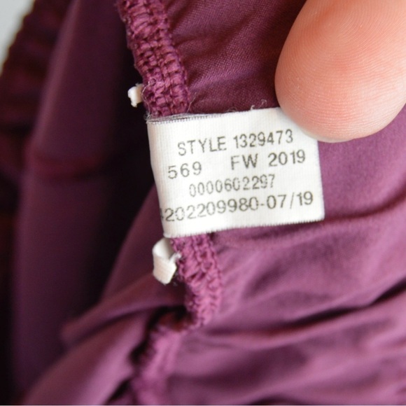 Under Armour Woven Ankle Crop Lightweight Pants, Size Small Magenta 1329473 - Picture 5 of 11